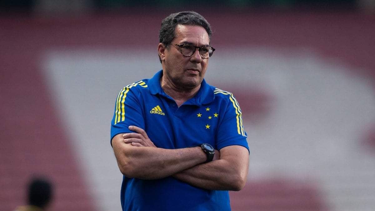 Luxemburgo analisa Cruzeiro e bota como candidato ao título: ‘Joga com alegria’ Luxemburgo analisa Cruzeiro e bota como candidato ao título: ‘Joga com alegria’