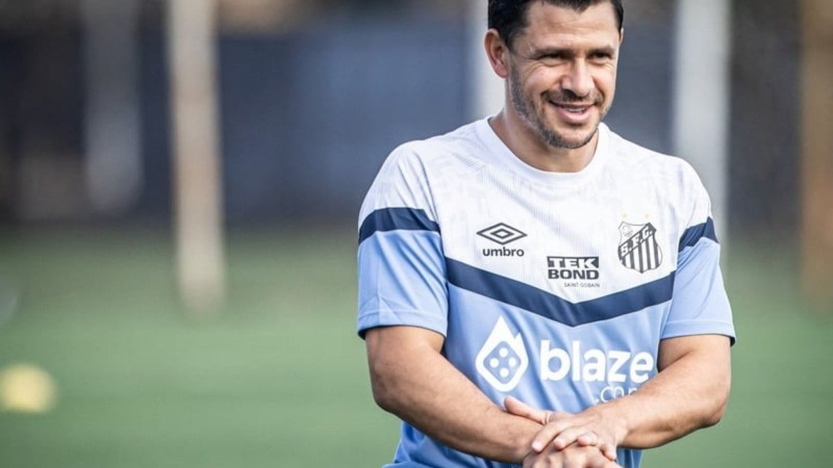 Giuliano segue fora no Santos e não vai encarar o Sport Giuliano segue fora no Santos e não vai encarar o Sport