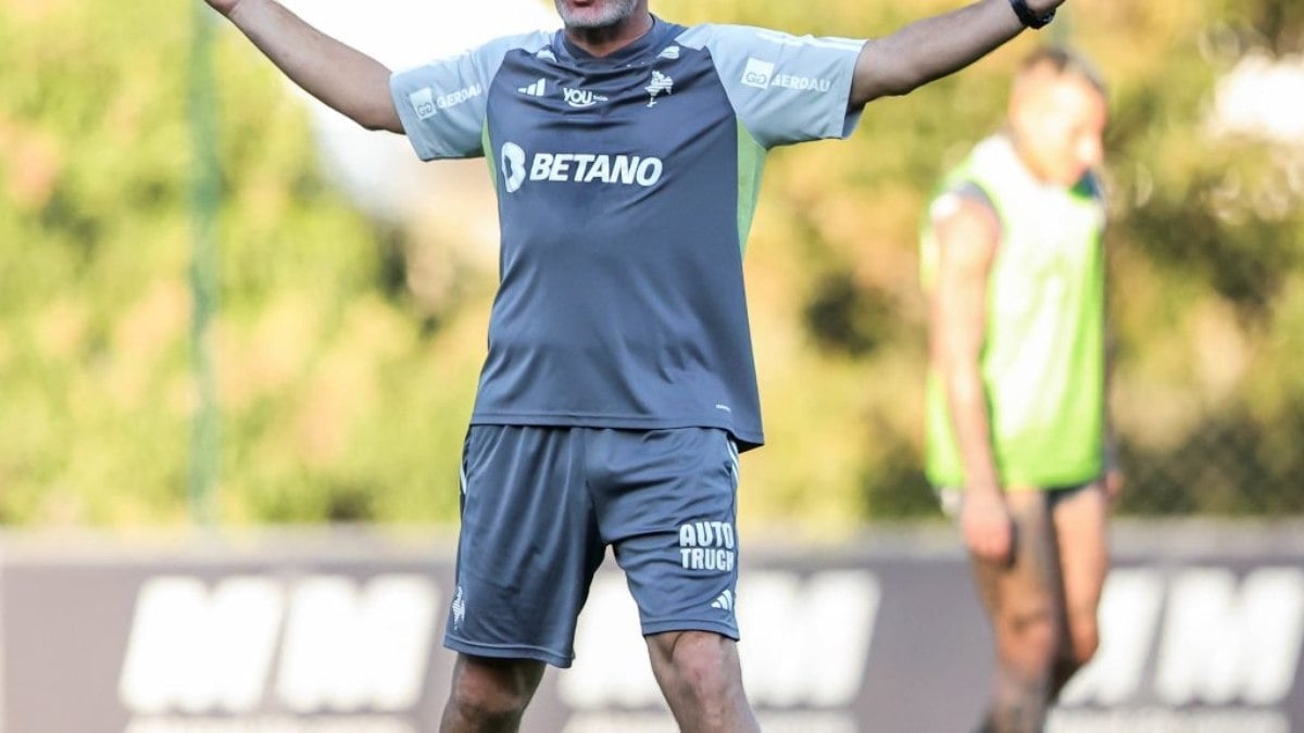 Milito explica estratégias e elogia reforços em vitória do Atlético-MG diante do Vasco Milito explica estratégias e elogia reforços em vitória do Atlético-MG diante do Vasco