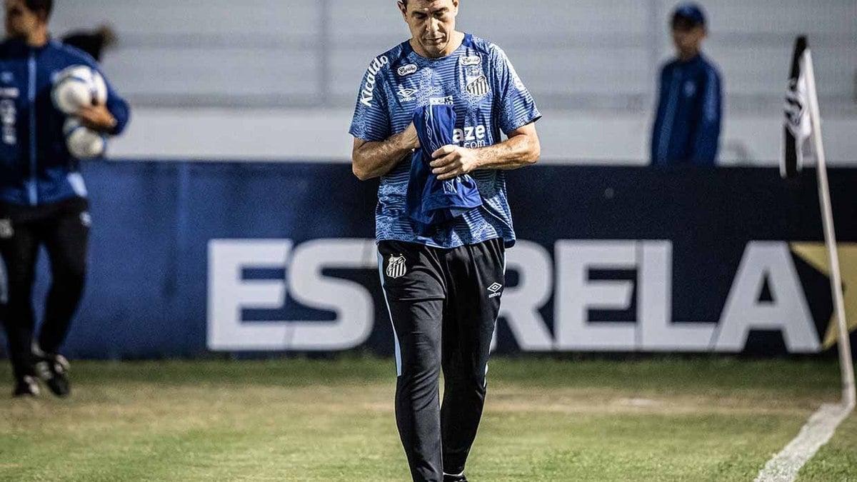 Carille valoriza empate do Santos: ‘Comemoramos esse ponto, sim’ Carille valoriza empate do Santos: ‘Comemoramos esse ponto, sim’