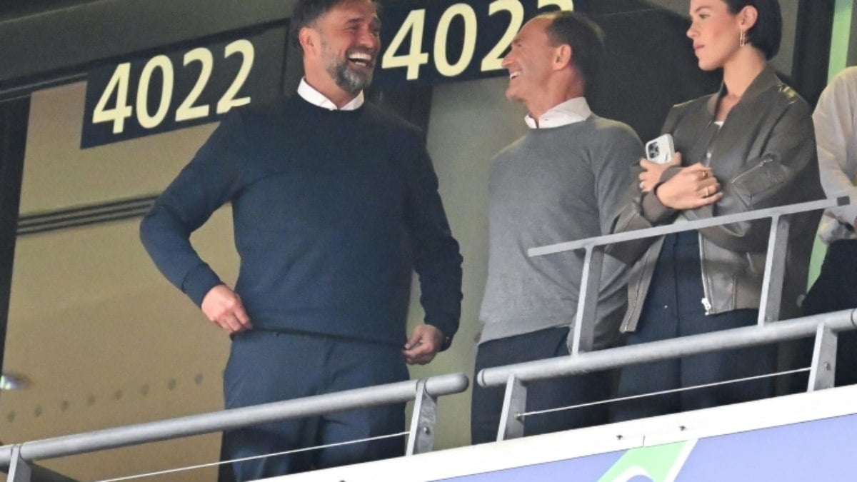 Klopp descarta possibilidade de voltar a treinar a curto prazo Klopp descarta possibilidade de voltar a treinar a curto prazo