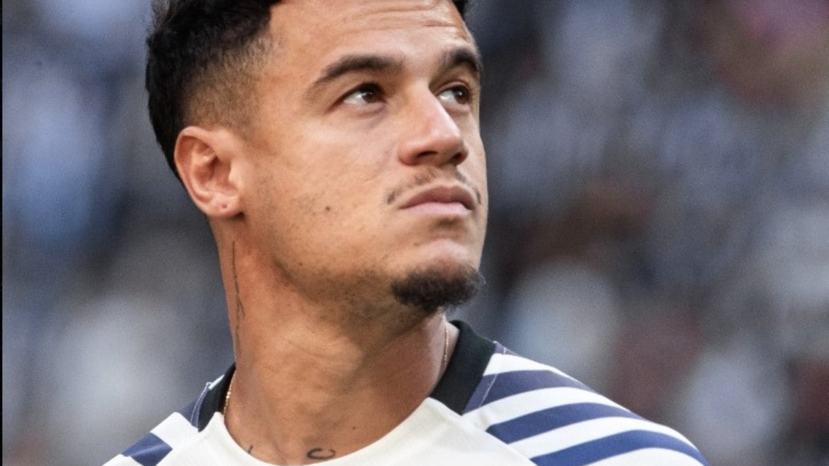‘Muito feliz em estar vestindo a camisa do Vasco de novo’, diz Coutinho em reestreia ‘Muito feliz em estar vestindo a camisa do Vasco de novo’, diz Coutinho em reestreia