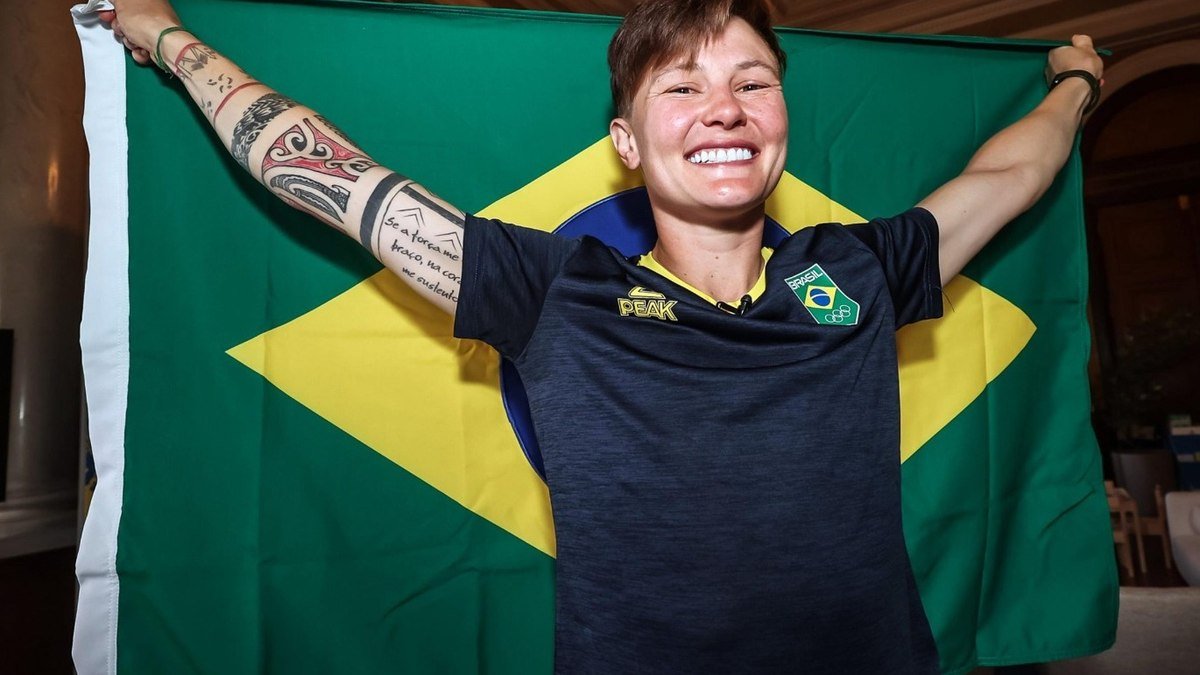 Porta-bandeira, Raquel Kochhann cobra profissionalismo no rugby nacional: ‘Estamos longe’