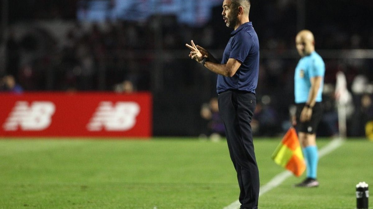 Artur Jorge admite que Botafogo teve dificuldade controlando o jogo e pede cautela para o returno ‘Falta a outra metade’