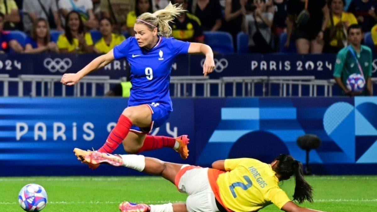França sofre mas vence Colômbia (3-2) em sua estreia nos Jogos de Paris-2024 França sofre mas vence Colômbia (3-2) em sua estreia nos Jogos de Paris-2024