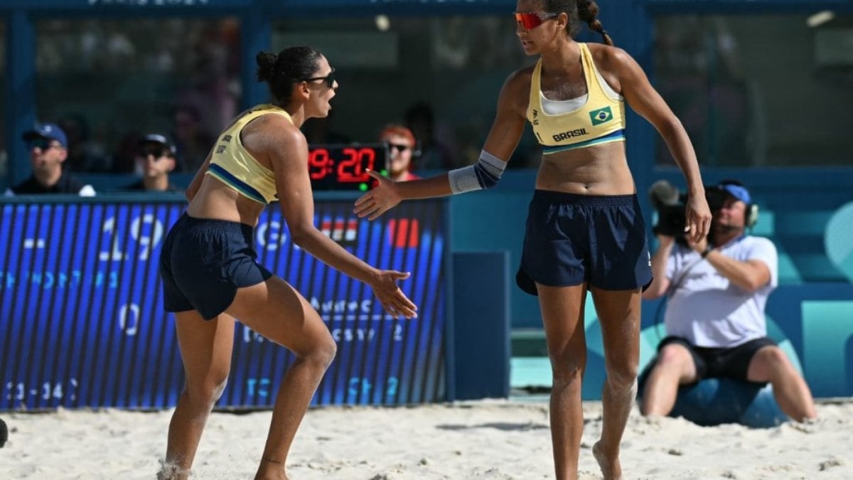 Duda e Ana Patrícia vencem Espanha e avançam às oitavas do vôlei de praia Duda e Ana Patrícia vencem Espanha e avançam às oitavas do vôlei de praia