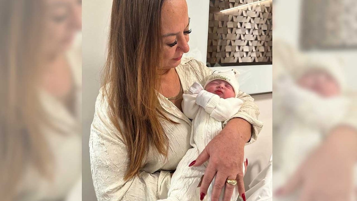 Mãe de Neymar posta foto com neta caçula e chama atenção com detalhe na legenda Mãe de Neymar posta foto com neta caçula e chama atenção com detalhe na legenda