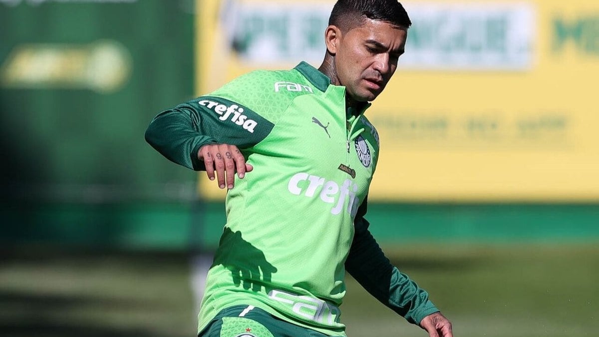 Cabisbaixo, Dudu treina de maneira solitária no Palmeiras; veja vídeo Cabisbaixo, Dudu treina de maneira solitária no Palmeiras; veja vídeo