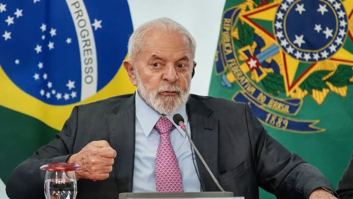 Lula volta a atacar autonomia do BC: ‘Presidente é do Bolsonaro’ Lula volta a atacar autonomia do BC: ‘Presidente é do Bolsonaro’