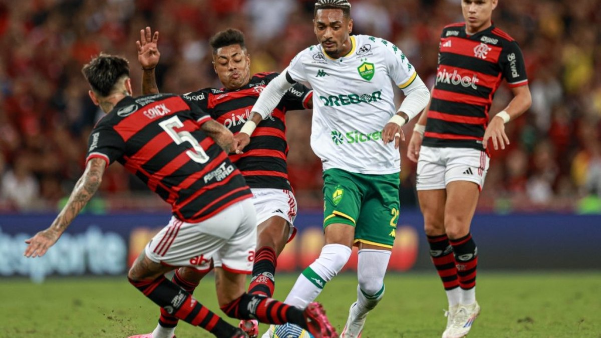 Flamengo e Cuiabá ficam no empate pelo Brasileiro, que deixa Rubro-Negro na liderança e Dourado perto do Z-4 Flamengo e Cuiabá ficam no empate pelo Brasileiro, que deixa Rubro-Negro na liderança e Dourado perto do Z-4