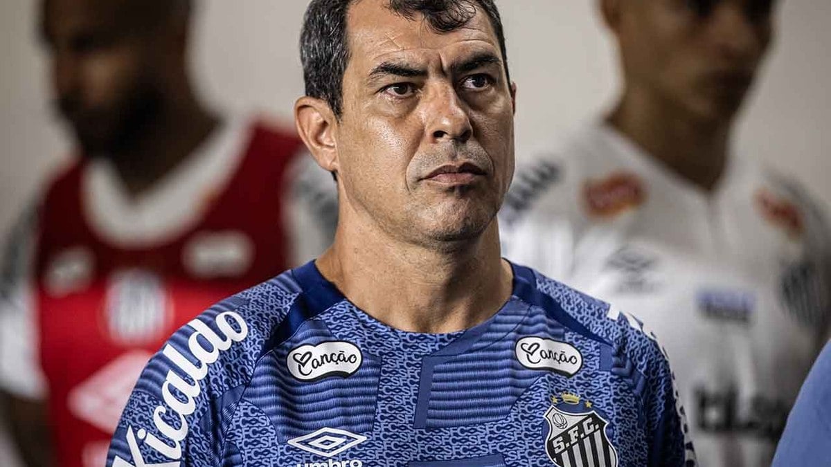Corinthians quer Carille e vai pedir aval do Santos para abrir conversas Corinthians quer Carille e vai pedir aval do Santos para abrir conversas