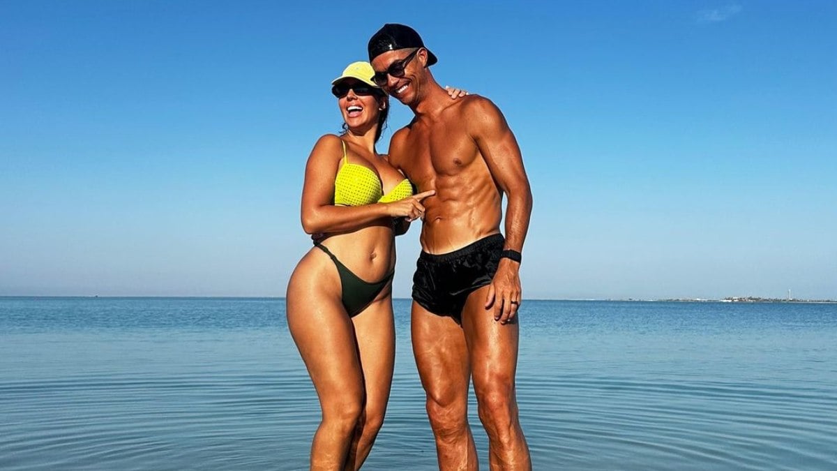 Cristiano Ronaldo aproveita férias na Arábia Saudita; veja fotos Cristiano Ronaldo aproveita férias na Arábia Saudita; veja fotos