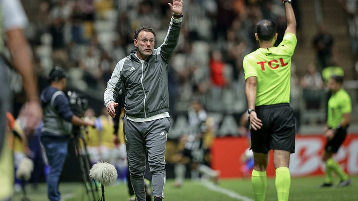 Milito destaca vitória do Atlético e elogia reforços Milito destaca vitória do Atlético e elogia reforços