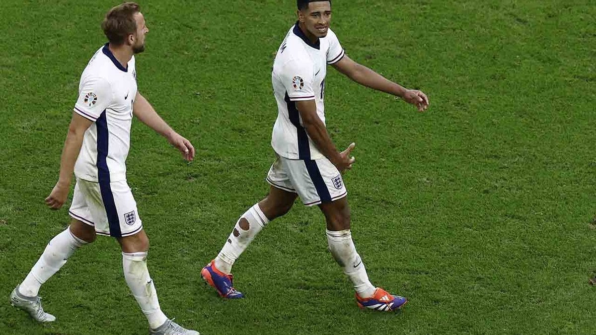 Bellingham é punido por gesto obsceno, mas joga contra Suíça Bellingham é punido por gesto obsceno, mas joga contra Suíça