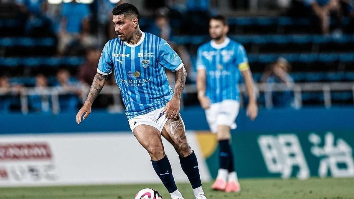 Ex-Vasco, Yuri Lara comenta sobre briga do Yokohama FC por acesso no Japão Ex-Vasco, Yuri Lara comenta sobre briga do Yokohama FC por acesso no Japão