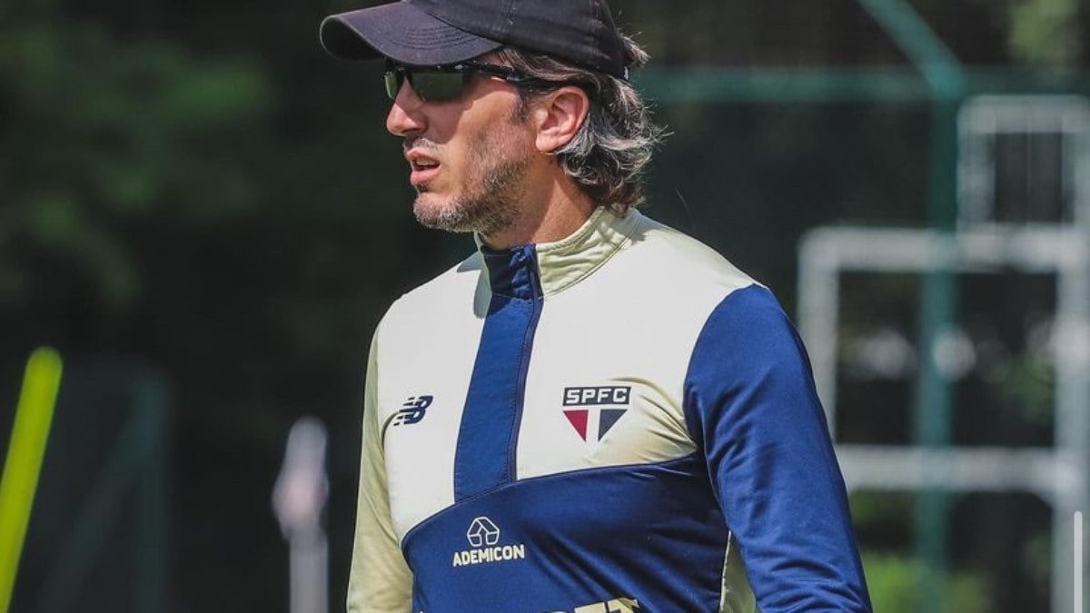 Zubeldía admite empate justo e diz não se importar com seus cartões Zubeldía admite empate justo e diz não se importar com seus cartões