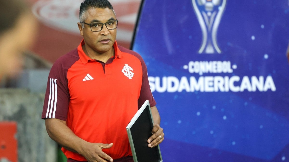 Roger lamenta eliminação do Inter e entende irritação da torcida Roger lamenta eliminação do Inter e entende irritação da torcida