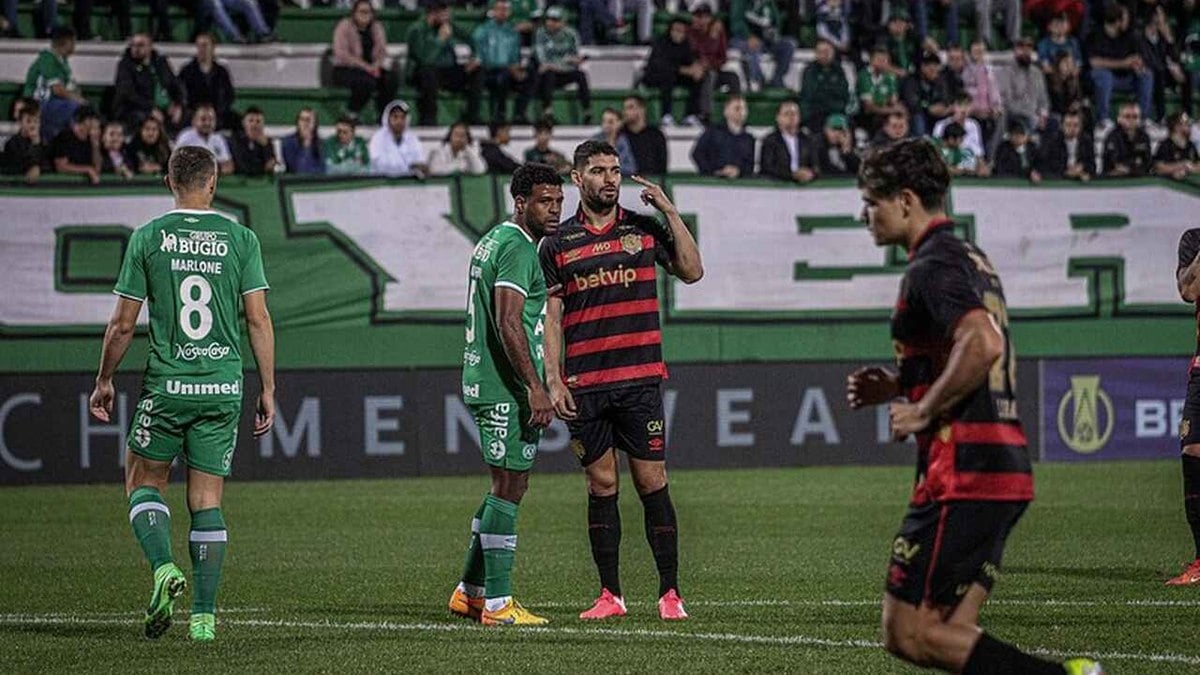 Chape marca no final e empata com o Sport pela Série B Chape marca no final e empata com o Sport pela Série B