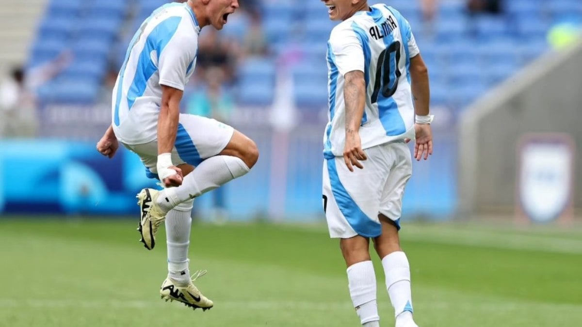 Argentina vence, mas termina em segundo e pode pegar a França nas Olimpíadas Argentina vence, mas termina em segundo e pode pegar a França nas Olimpíadas