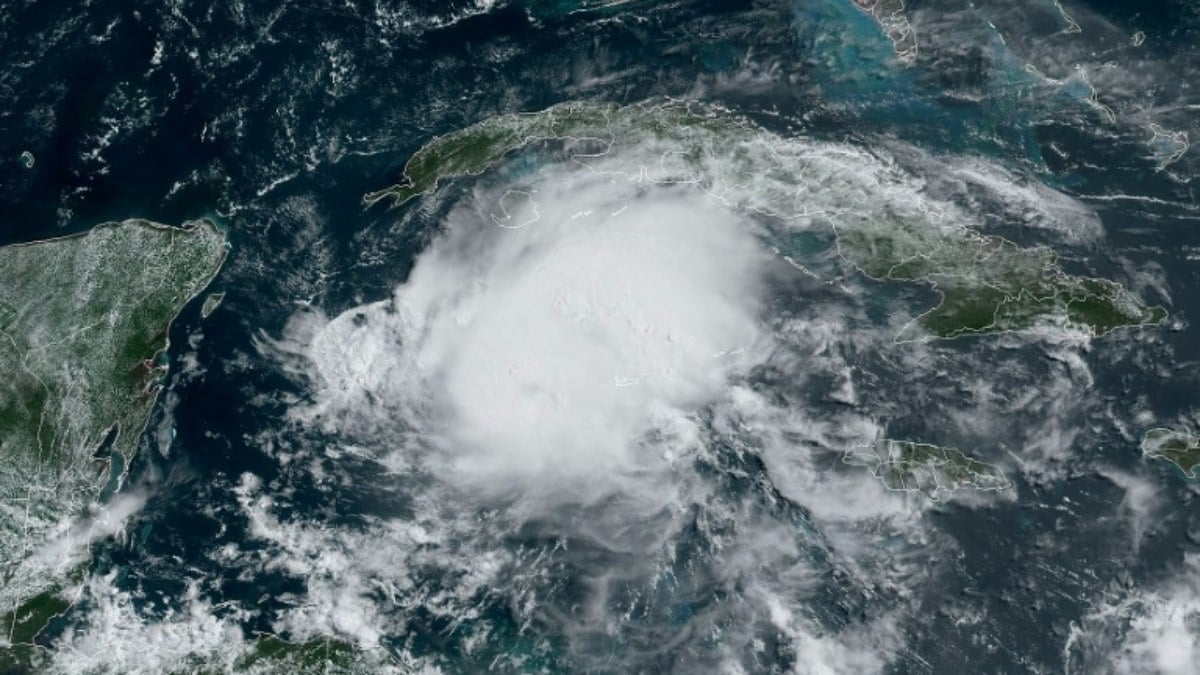 Furacão Beryl volta a subir de categoria ao atingir o México; 11 morreram no Caribe Furacão Beryl volta a subir de categoria ao atingir o México; 11 morreram no Caribe