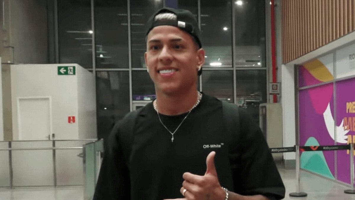 Matheus Martins chega ao Rio de Janeiro para se apresentar ao Botafogo Matheus Martins chega ao Rio de Janeiro para se apresentar ao Botafogo