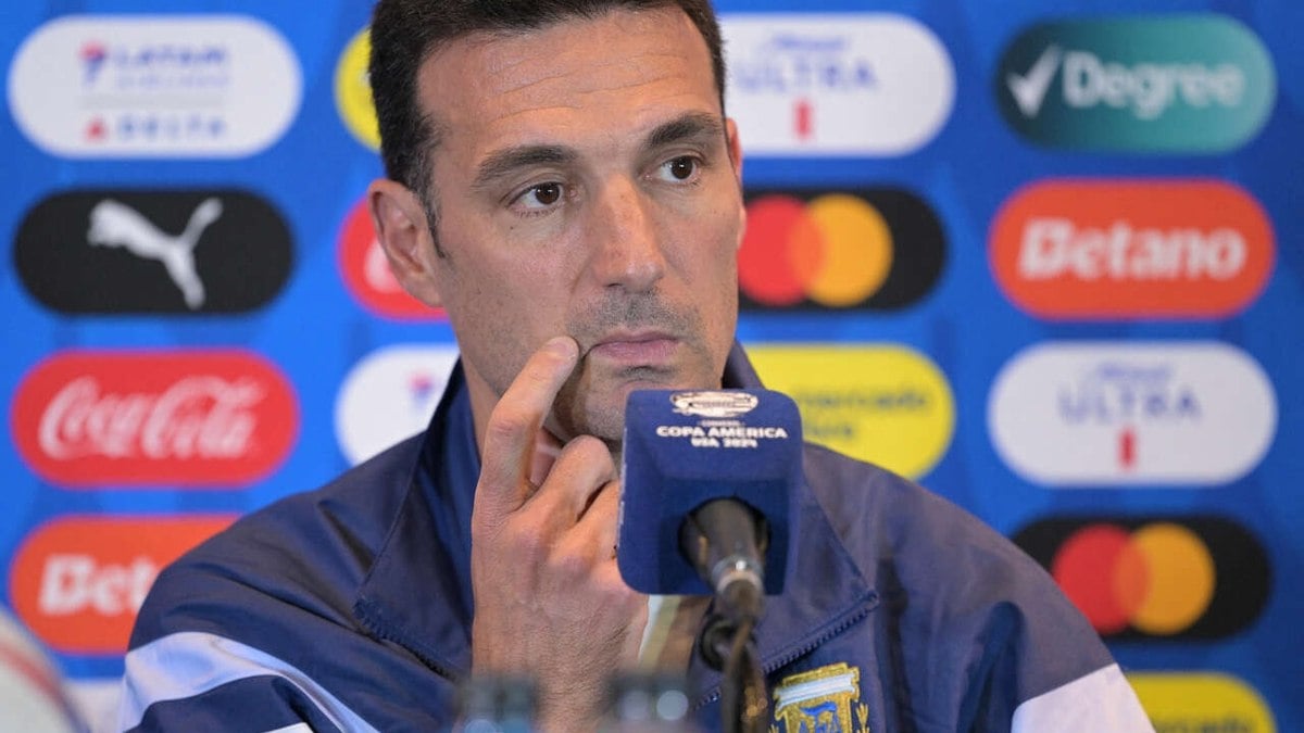 Scaloni destaca classificação da Argentina e diz que tentará manter Di María na seleção Scaloni destaca classificação da Argentina e diz que tentará manter Di María na seleção
