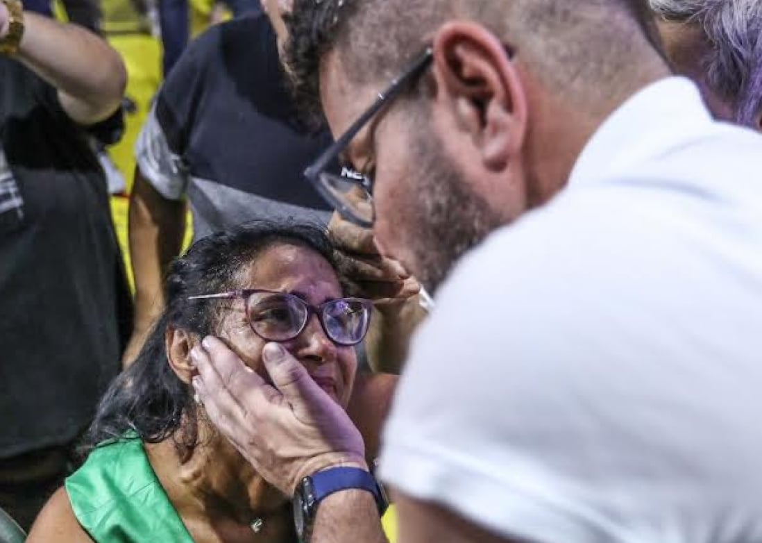 Mulher com câncer pede ajuda a Gladson durante convenção Mulher com câncer pede ajuda a Gladson durante convenção