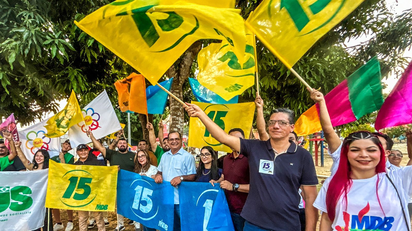 Apoiadores de Marcus se concentram na Praça do Juventus para caminhada Apoiadores de Marcus se concentram na Praça do Juventus para caminhada