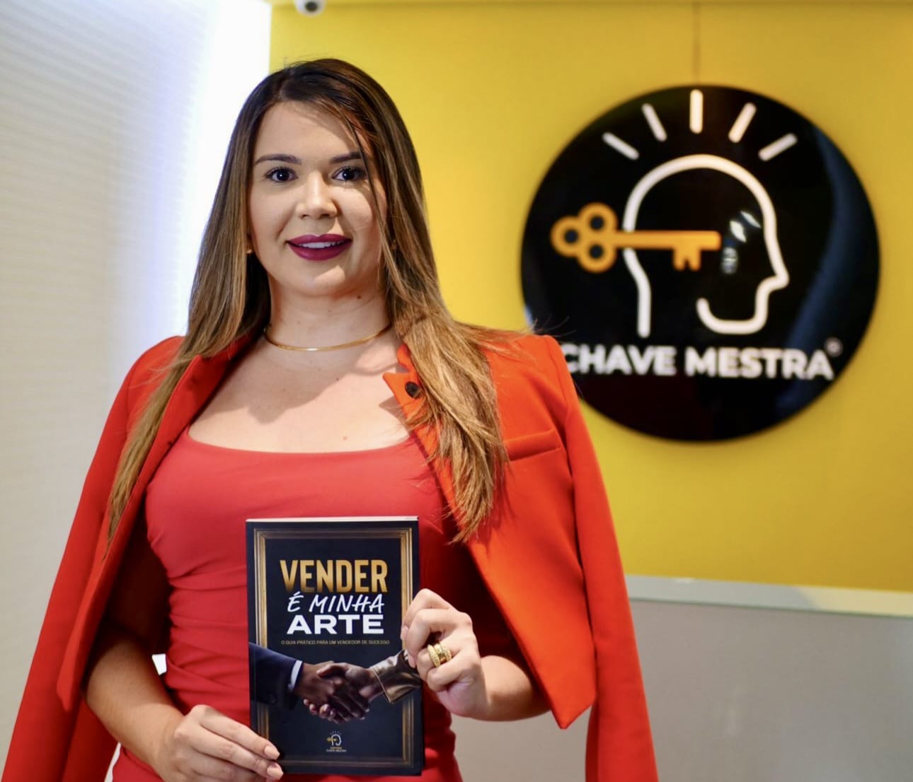 Corretora de imóveis de luxo goiana é destaque em livro sobre vendas Corretora de imóveis de luxo goiana é destaque em livro sobre vendas