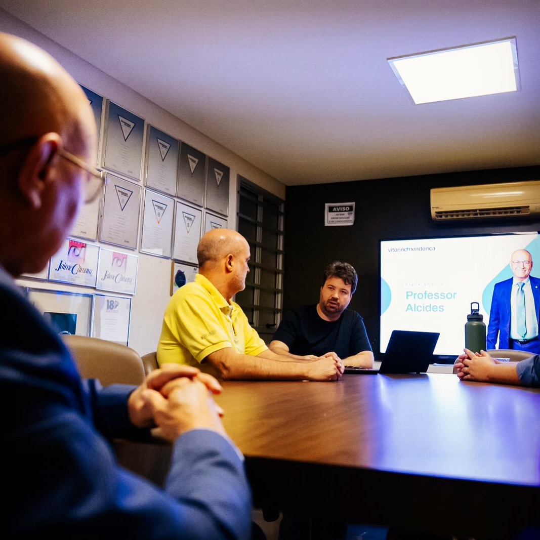 Marcelo Vitorino anuncia saída da equipe de Professor Alcides Marcelo Vitorino anuncia saída da equipe de Professor Alcides