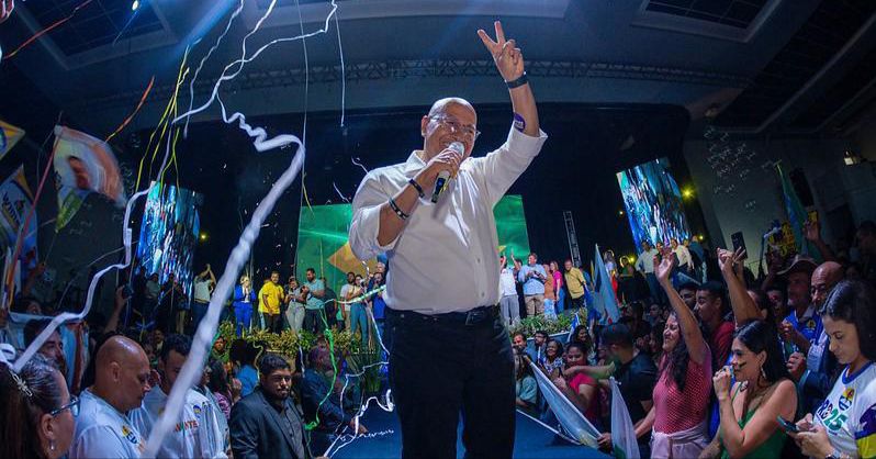 Professor Alcides oficializa candidatura a prefeito de Aparecida Professor Alcides oficializa candidatura a prefeito de Aparecida