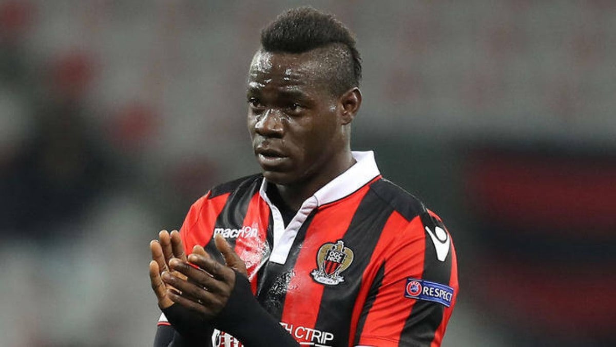 Corinthians negocia com Balotelli, que pede salário astronômico; veja detalhes Corinthians negocia com Balotelli, que pede salário astronômico; veja detalhes