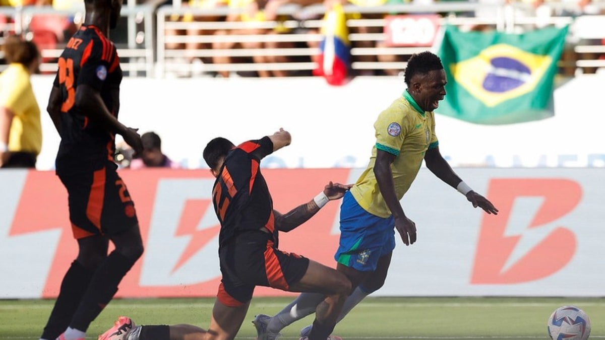 Conmebol revela erro do juiz em Brasil x Colômbia Conmebol revela erro do juiz em Brasil x Colômbia