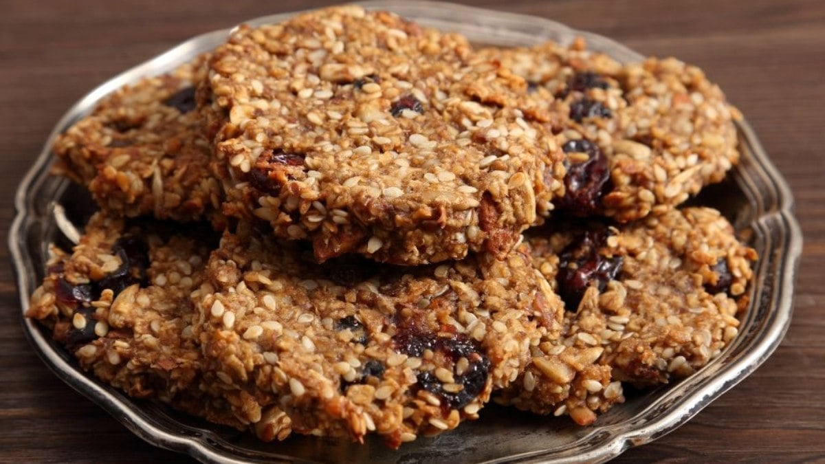 Receita de biscoito de aveia e banana para um lanche equilibrado Receita de biscoito de aveia e banana para um lanche equilibrado