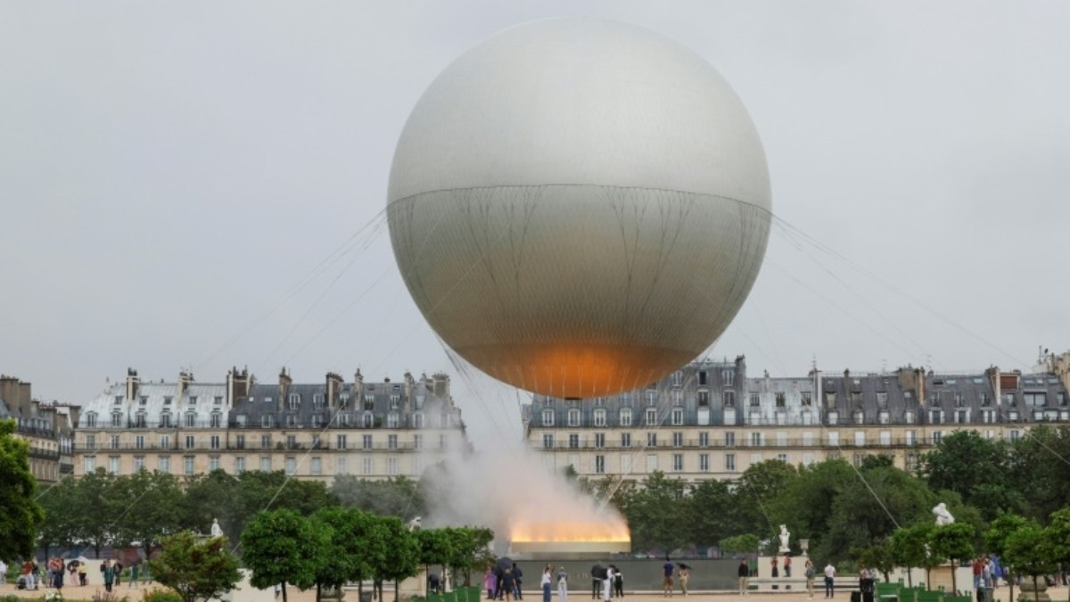 Prefeita de Paris quer ‘conservar’ pira e anéis olímpicos na Torre Eiffel Prefeita de Paris quer ‘conservar’ pira e anéis olímpicos na Torre Eiffel
