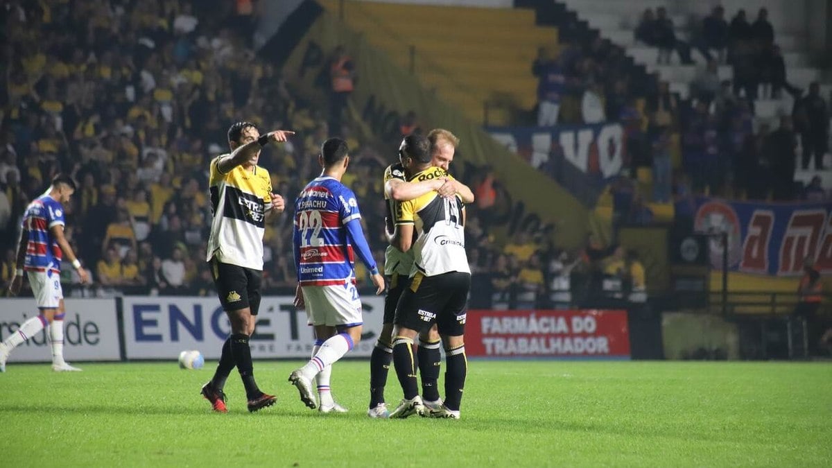Criciúma e Fortaleza empatam em jogo equilibrado pelo Brasileirão Criciúma e Fortaleza empatam em jogo equilibrado pelo Brasileirão