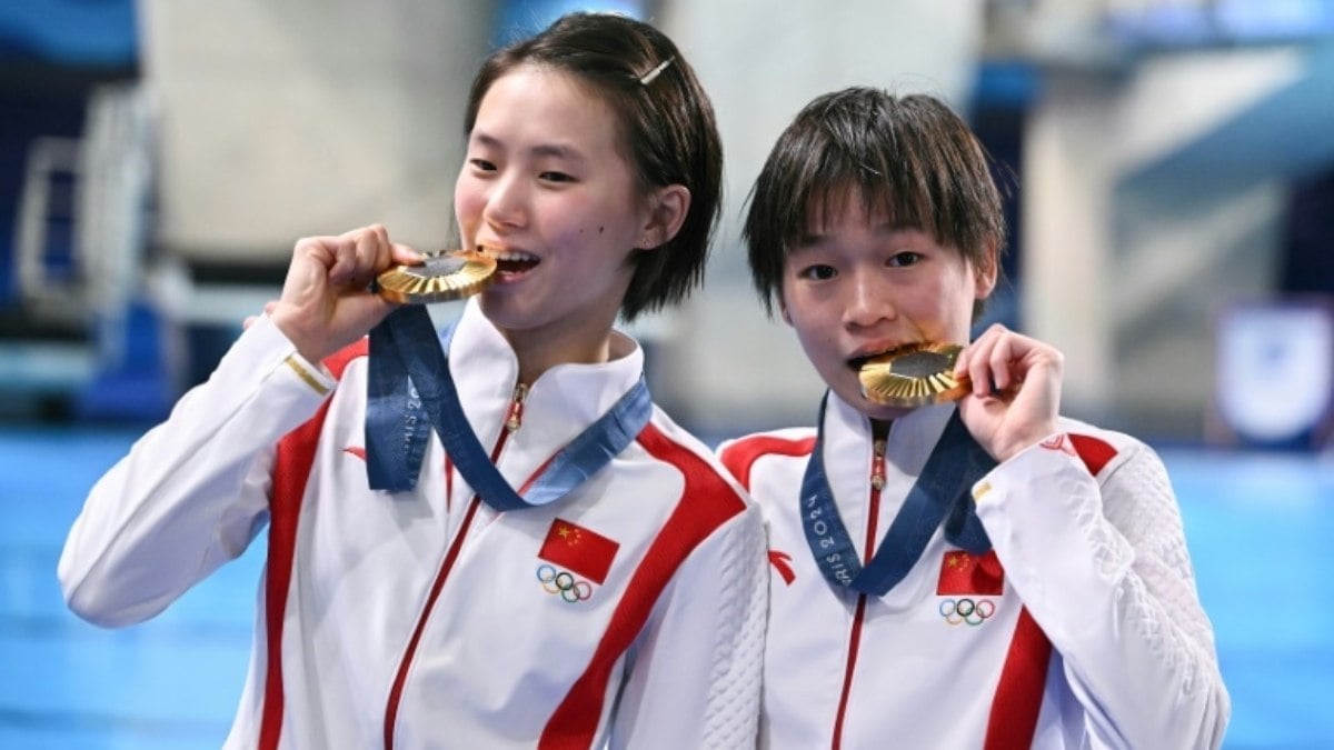 Chinesas confirmam favoritismo e levam ouro no salto sincronizado da plataforma de 10 m Chinesas confirmam favoritismo e levam ouro no salto sincronizado da plataforma de 10 m