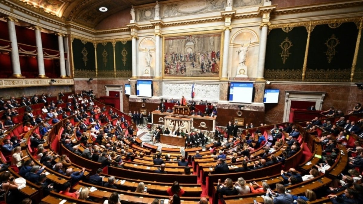 Votação polêmica no Parlamento da França gera acusações de fraude Votação polêmica no Parlamento da França gera acusações de fraude