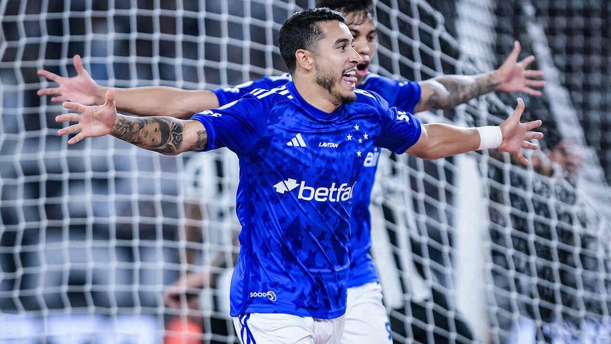 Cruzeiro goleia o Botafogo no Niltão e entra na luta pelo título Cruzeiro goleia o Botafogo no Niltão e entra na luta pelo título