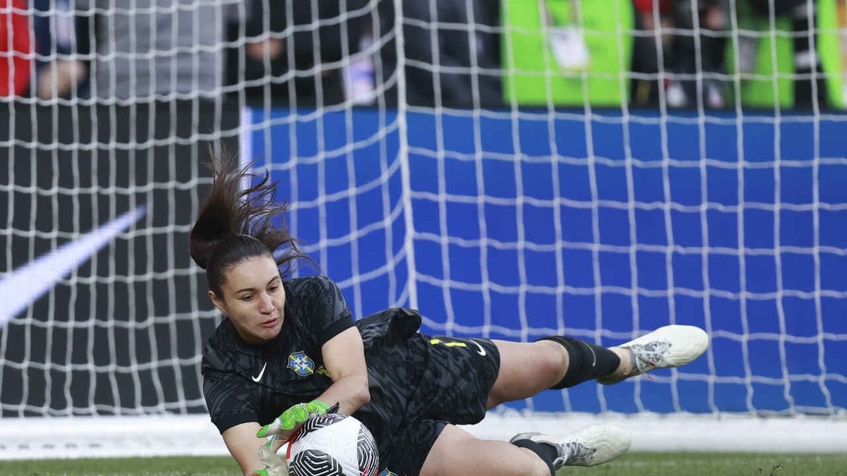 Seleção feminina emula disputa de pênaltis em treino Seleção feminina emula disputa de pênaltis em treino
