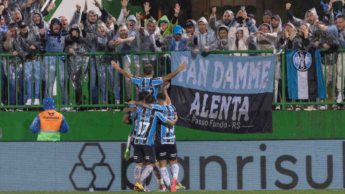 Soteldo aponta torcida como responsável pela vitória: ‘Só agradecer’ Soteldo aponta torcida como responsável pela vitória: ‘Só agradecer’