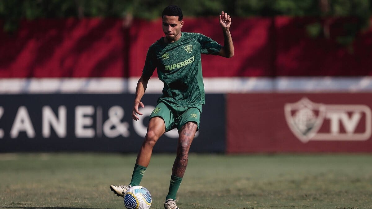 Alexsander desfalca o Fluminense contra o Palmeiras Alexsander desfalca o Fluminense contra o Palmeiras