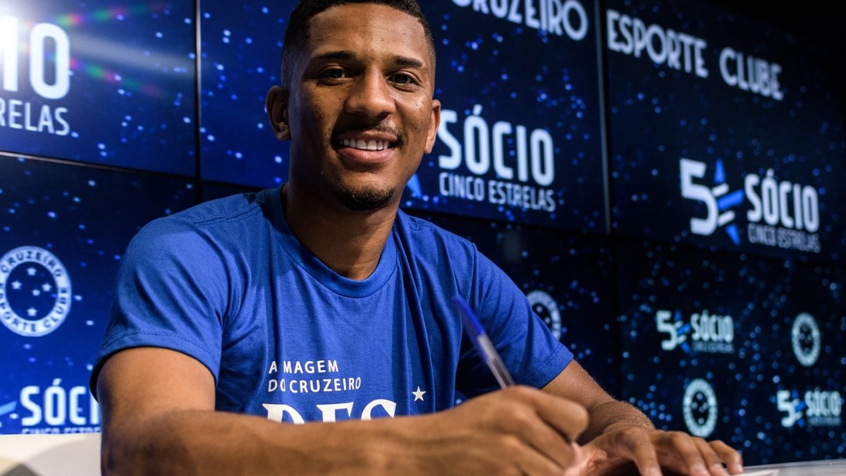 Vitória desiste de contratação do Cruzeiro e abre caminho para o América-MG Vitória desiste de contratação do Cruzeiro e abre caminho para o América-MG
