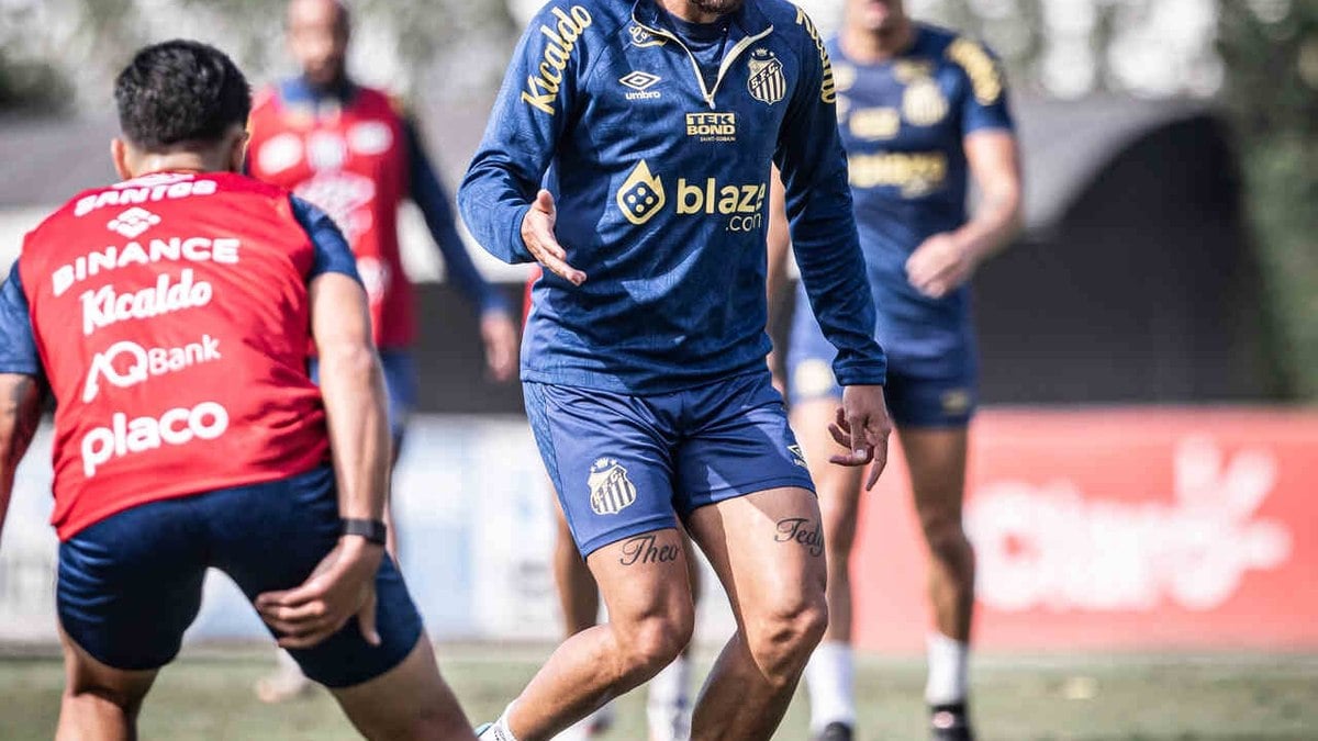 Santos treina, e Carille busca substituto para Giuliano Santos treina, e Carille busca substituto para Giuliano