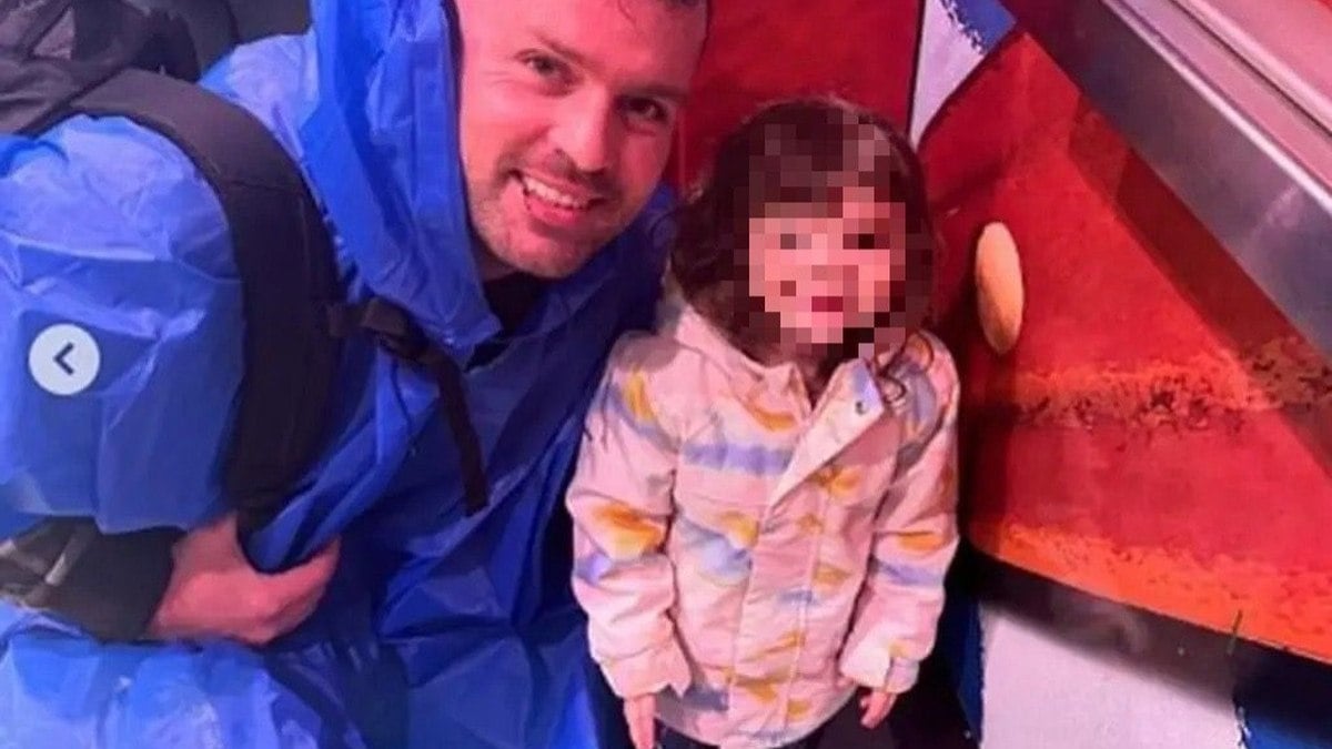 Pai que deixou filha morrer em calor de 43º estava distraído com videogame Pai que deixou filha morrer em calor de 43º estava distraído com videogame