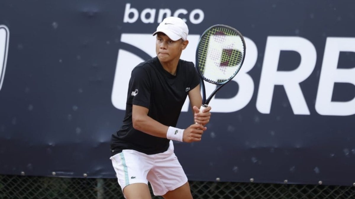 Livas Damázio derrota campeão de Wimbledon e vai à final em Blois, na França