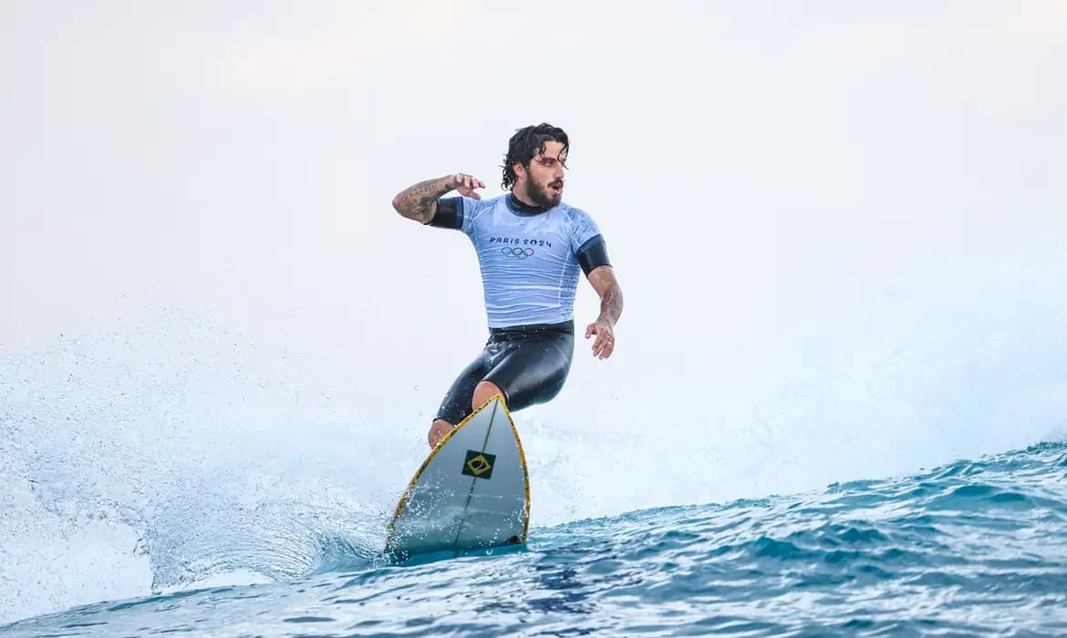 Filipinho avança e Brasil tem seis surfistas nas oitavas Filipinho avança e Brasil tem seis surfistas nas oitavas