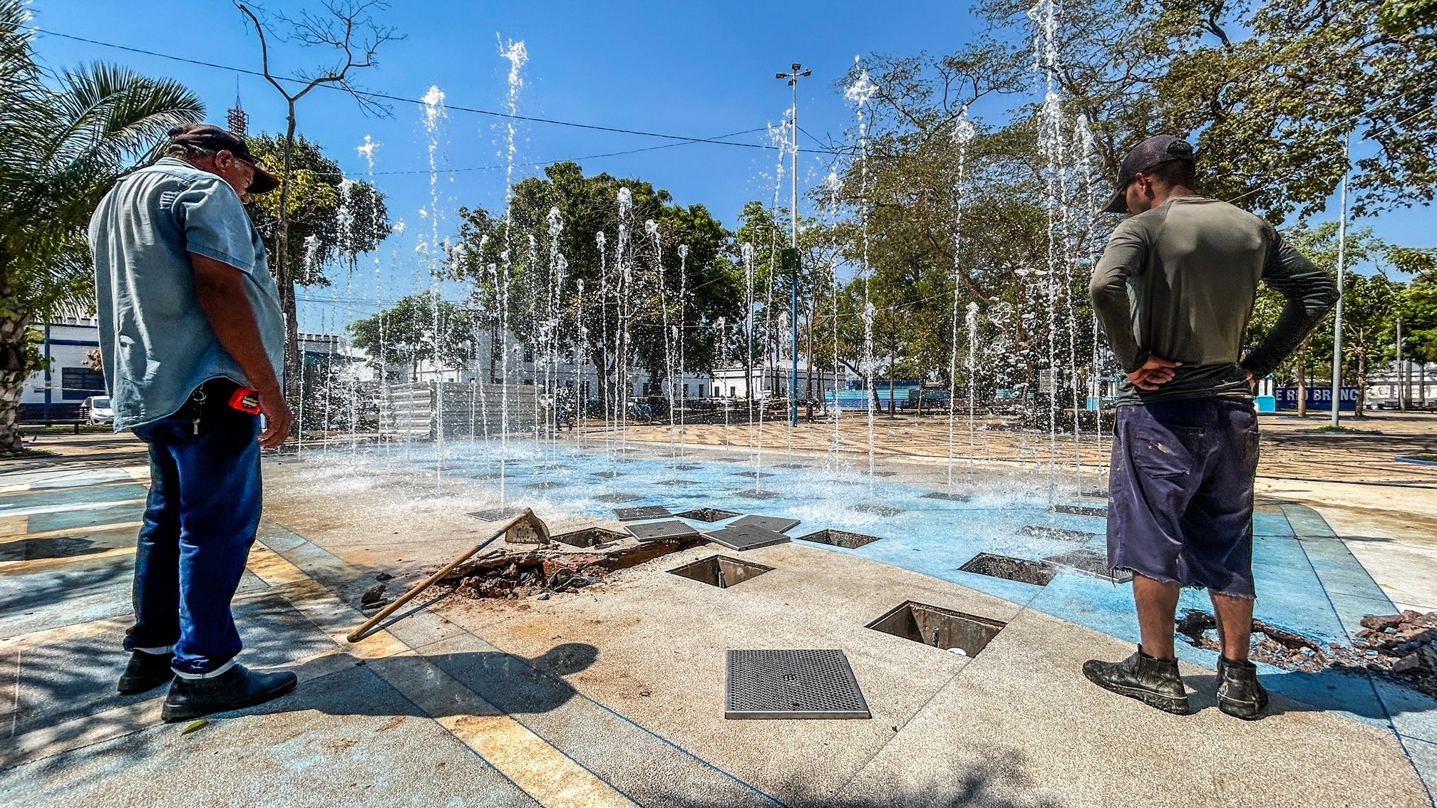 Fonte luminosa e interativa da prefeitura apresenta novo defeito e é interditada – ac24horas.com Fonte luminosa e interativa da prefeitura apresenta novo defeito e é interditada – ac24horas.com