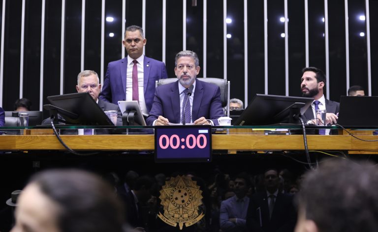Imposto do pecado: comete-se ao comprar uma coca; arma tem perdão Imposto do pecado: comete-se ao comprar uma coca; arma tem perdão