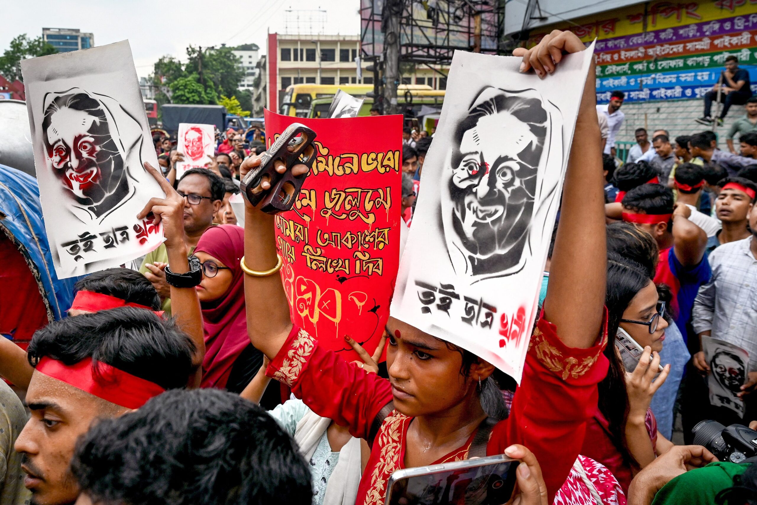 Presidente de Bangladesh dissolve Parlamento um dia depois de renúncia da primeira-ministra Presidente de Bangladesh dissolve Parlamento um dia depois de renúncia da primeira-ministra
